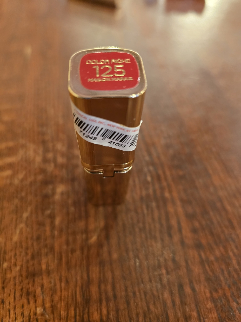 L'Oreal Color Riche 125 Red Lipstick in Gold Case